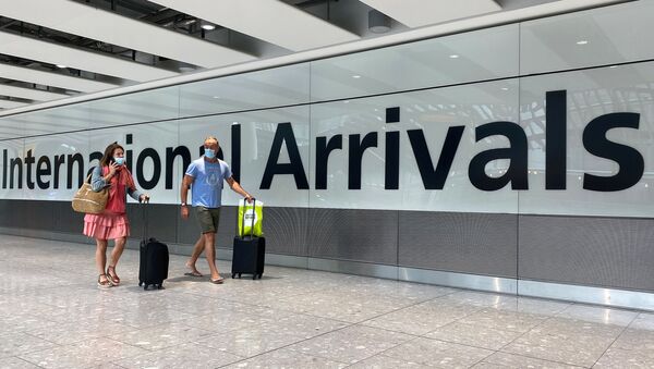 Passengers from international flights arrive at Heathrow Airport - Sputnik International