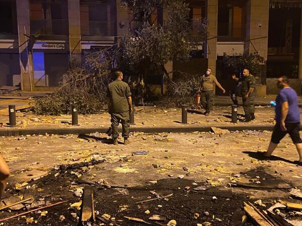 Protesters in Beirut Storm Ministry of Labour and Ministry for Refugee Affairs, Reports Say - Sputnik International