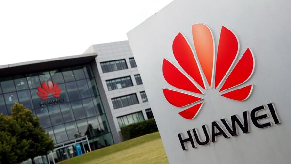 Huawei logo pictured outside its headquarters building in Reading, Britain, July 14, 2020. - Sputnik International