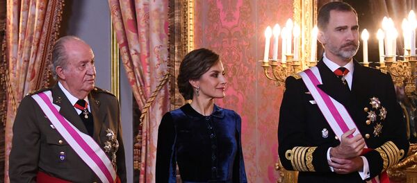 Waiting to welcome guests, with right to left, are Spain's King Felipe, his wife Queen Letizia and King Juan Carlos stand during the annual Epiphany Day celebration at the Royal Palace in Madrid, Spain, 6 January 2018 Waiting to welcome guests, with right to left, are Spain's King Felipe, his wife Queen Letizia and King Juan Carlos stand during the annual Epiphany Day celebration at the Royal Palace in Madrid, Spain, 6 January 2018 - Sputnik International