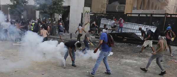 Lebanese protesters, enraged by a deadly explosion blamed on officials' negligence, clash with security forces for the second evening near an access street to the parliament in central Beirut on August 9, 2020. Lebanese protesters, enraged by a deadly explosion blamed on officials' negligence, clash with security forces for the second evening near an access street to the parliament in central Beirut on August 9, 2020. - Sputnik International