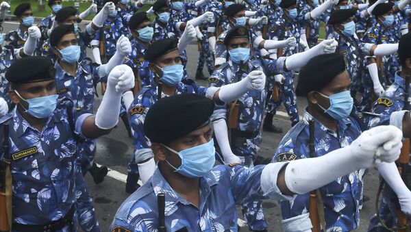 Officers of the state police department wearing face masks take part in a rehearsal ahead of the upcoming Independence Day parade in Kolkata on August 6, 2020 - Sputnik International