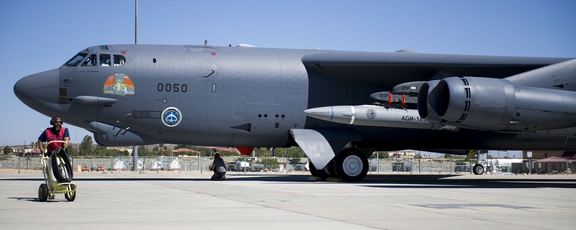A B-52H Stratofortress assigned to the 419th Flight Test Squadron is undergoes pre-flight procedures at Edwards Air Force Base, California, Aug. 8. The aircraft conducted a captive-carry flight test of the AGM-183A Air-launched Rapid Response Weapon Instrumented Measurement Vehicle 2 at the Point Mugu Sea Range off the Southern California coast. - Sputnik International, 1920, 08.03.2022