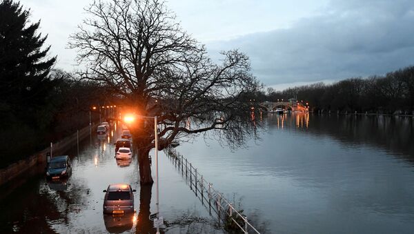 Cars are surrounded by water on a flooded road beside the River Thames in west London, Britain - Sputnik International