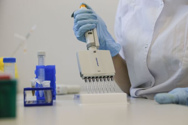 Watch First Doses of Russian COVID-19 Vaccine Being Produced at Pharmaceutical Plant - Sputnik International