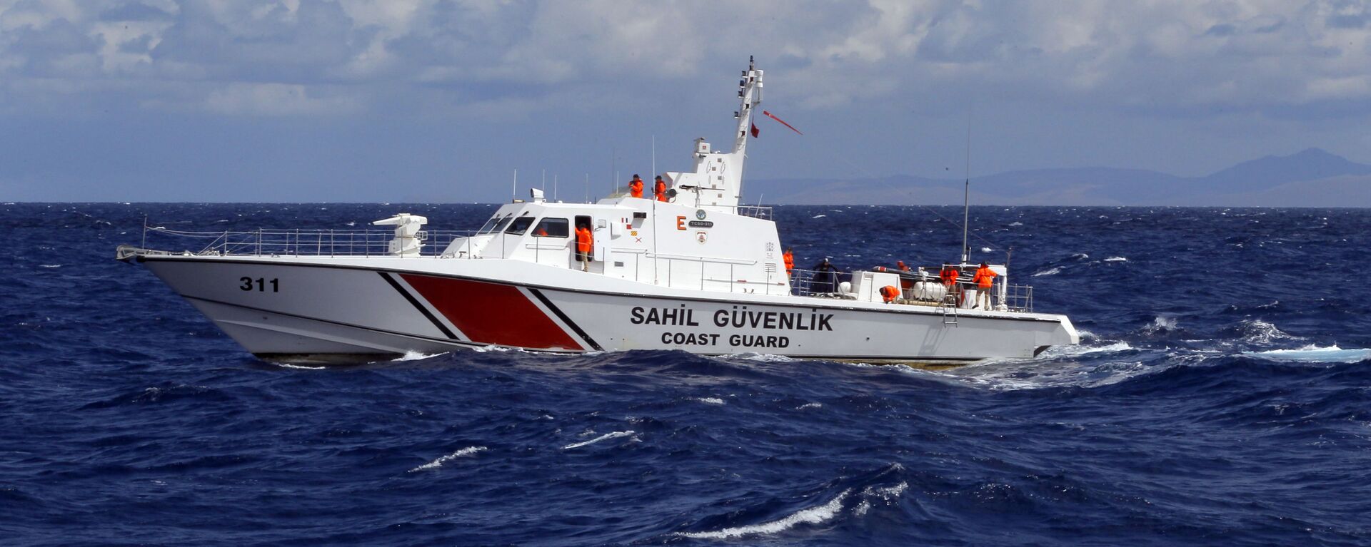 A Turkish Coast Guard vessel speeds during an exercise by the Turkish Coast Guard on the Aegean Sea near Izmir, Turkey, Wednesday, May 4, 2016 - Sputnik International, 1920, 06.10.2022