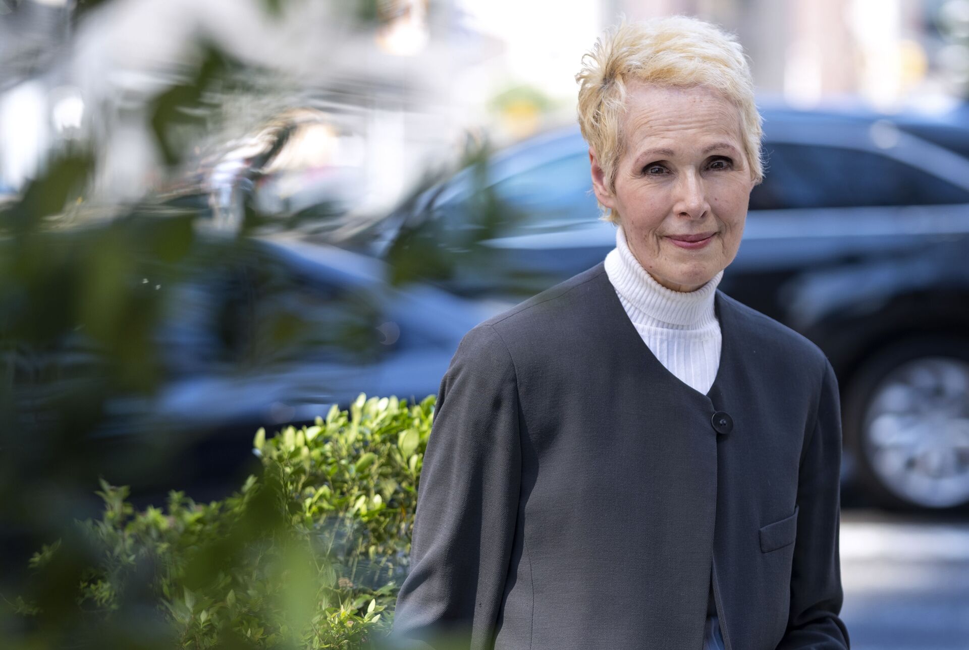 E. Jean Carroll is photographed, Sunday, June 23, 2019, in New York. Carroll, a New York-based advice columnist, claims Donald Trump sexually assaulted her in a dressing room at a Manhattan department store in the mid-1990s. Trump denies knowing Carroll. (AP Photo/Craig Ruttle) - Sputnik International, 1920, 16.09.2021