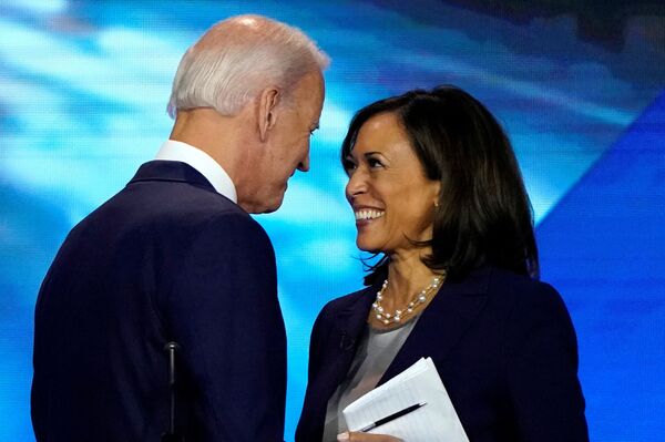 Five Times Biden's Running Mate Kamala Harris Clashed With Former Vice President Five Times Biden's Running Mate Kamala Harris Clashed With Former Vice President - Sputnik International