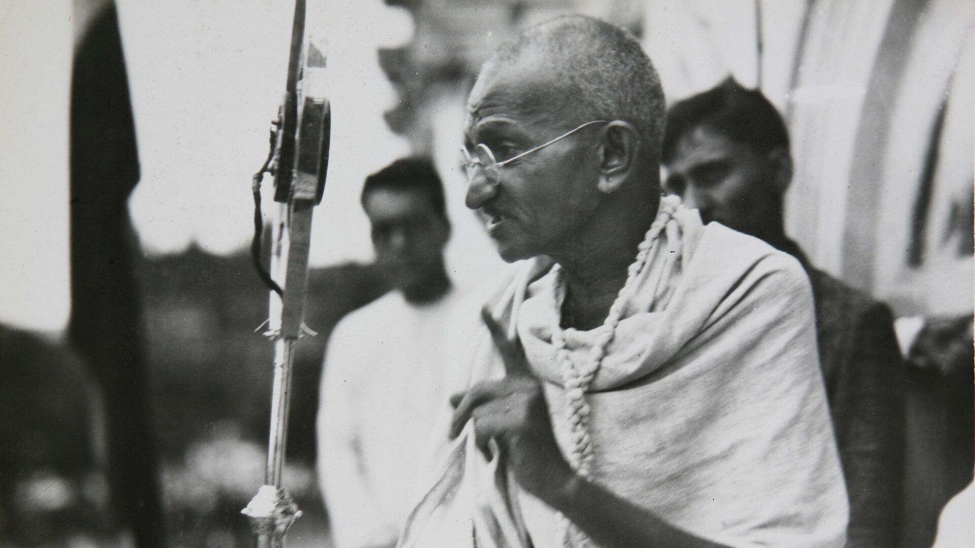 Mahatma Gandhi in a photo from a period album collected by AP reporter James A. Mills, ca. 1931. - Sputnik International, 1920, 02.10.2021