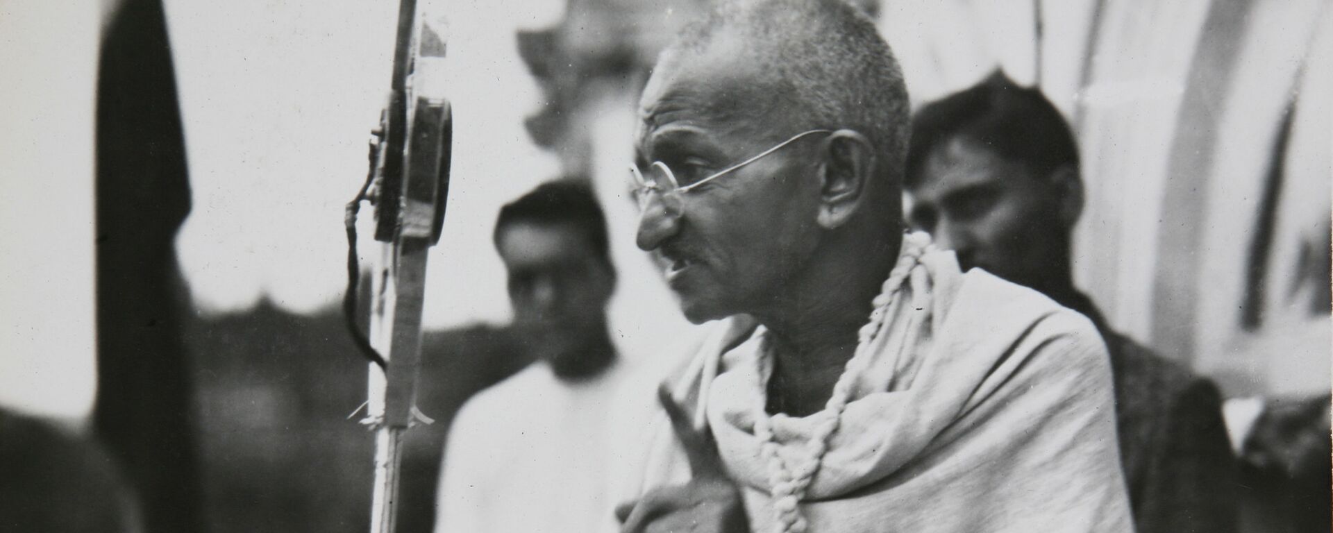 Mahatma Gandhi in a photo from a period album collected by AP reporter James A. Mills, ca. 1931. - Sputnik International, 1920, 22.08.2020