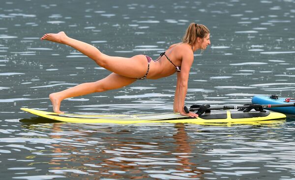 Summer in Siberia? Yoga in Bikini on Sup-Boards! - Sputnik International