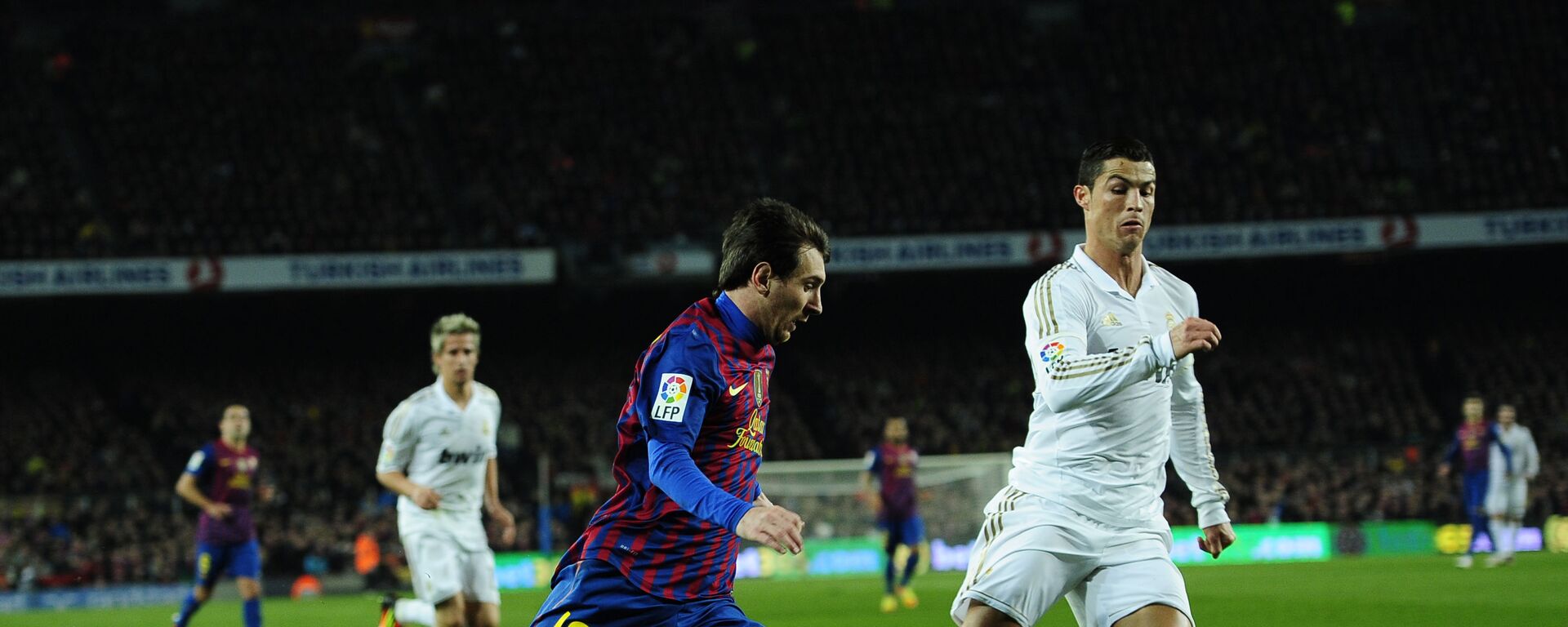 FC Barcelona's Lionel Messi, from Argentina, left, duels for the ball against Real Madrid's Cristiano Ronaldo, from Portugal, during their quarterfinal, second leg, Copa del Rey soccer match at the Camp Nou stadium, in Barcelona, Spain, Wednesday, Jan. 25, 2012 - Sputnik International, 1920, 01.01.2021
