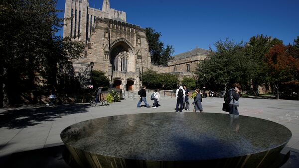 Students walk on the campus of Yale University in New Haven, Connecticut, October 7, 2009.  - Sputnik International