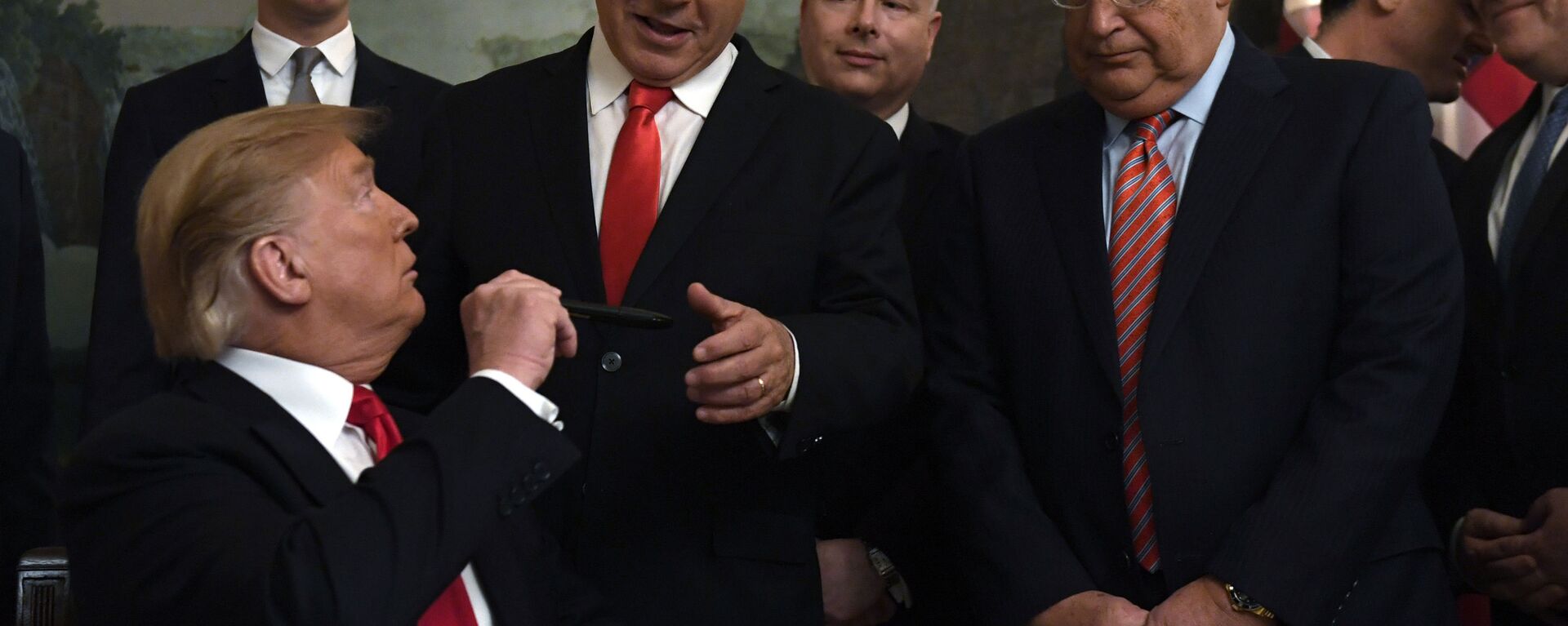 President Donald Trump, left, turns to give a pen to Israeli Prime Minister Benjamin Netanyahu, center, after signing a proclamation in the Diplomatic Reception Room at the White House in Washington, Monday, March 25, 2019. Trump signed an official proclamation formally recognizing Israel's sovereignty over the Golan Heights. Other attending are, from left, White House adviser Jared Kushner, U.S. special envoy Jason Greenblatt, U.S. Ambassador to Israel David Friedman, Israeli Ambassador to the U. S. Ron Dermer, and Secretary of State Mike Pompeo. - Sputnik International, 1920, 03.02.2022