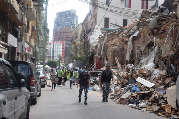 Beirut Resident: It's Painful to Look at What is Left of My House After Explosion - Sputnik International