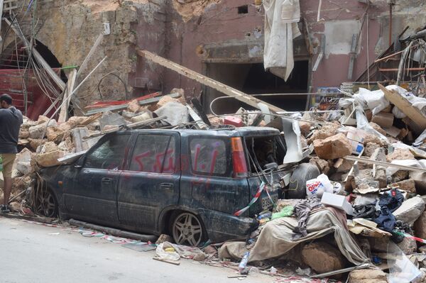 Beirut Resident: It's Painful to Look at What is Left of My House After Explosion - Sputnik International