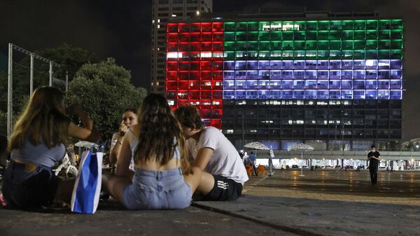 The city hall in the Israeli coastal city of Tel Aviv is lit up in the colours of the United Arab Emirates national flag on August 13, 2020. - Israel and the UAE agreed to normalise relations in a landmark US-brokered deal, only the third such accord the Jewish state has struck with an Arab nation. The agreement, first announced by US President Donald Trump on Twitter, will see Israel halt its plan to annex large parts of the occupied West Bank, according to the UAE. - Sputnik International
