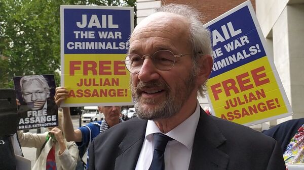 John Shipton outside Westminster Mags on 14 August 2020 with supporters - Sputnik International