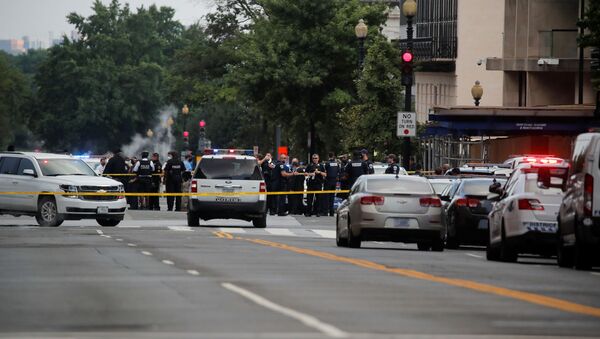 Police officers stand guard after a shooting incident outside of the White House, in Washington, US., 10 August 2020.  - Sputnik International