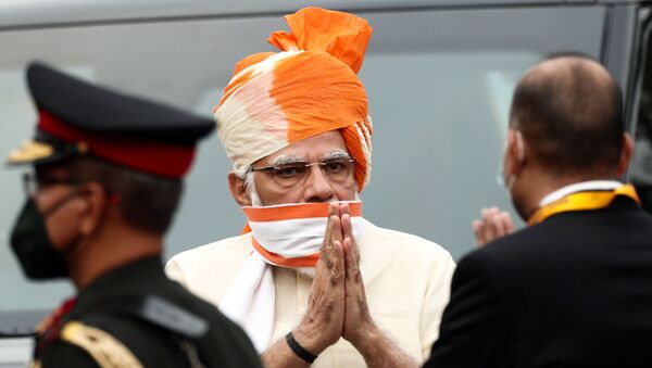 Indian Prime Minister Narendra Modi greets officers as he arrives to attend Independence Day celebrations at the historic Red Fort in Delhi, India, August 15, 2020. REUTERS/Adnan Abidi - Sputnik International