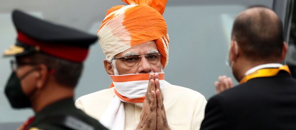 Indian Prime Minister Narendra Modi greets officers as he arrives to attend Independence Day celebrations at the historic Red Fort in Delhi, India, August 15, 2020. REUTERS/Adnan Abidi - Sputnik International