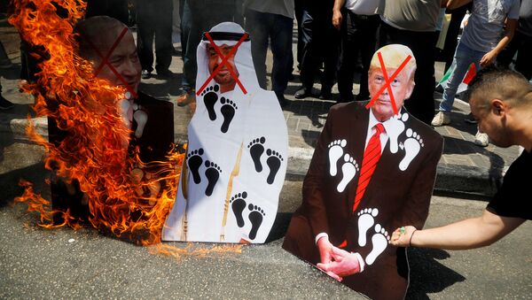 Palestinians burn cutouts depicting U.S. President Donald Trump and Abu Dhabi Crown Prince Mohammed bin Zayed al-Nahyan and Israeli Prime Minister Benjamin Netanyahu during a protest against the United Arab Emirates' deal with Israel to normalise relations, in Nablus in the Israeli-occupied West Bank August 14, 2020. - Sputnik International