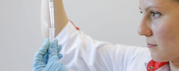 A scientist works inside a laboratory of the Gamaleya Research Institute of Epidemiology and Microbiology during the production and laboratory testing of a vaccine against the coronavirus disease (COVID-19), in Moscow, Russia August 6, 2020 - Sputnik International