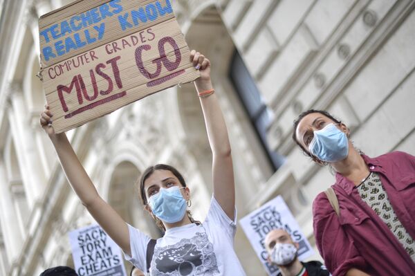 Johnson Reportedly to Allow 'Asleep at the Switch' Williamson to Retain Post Despite A-Levels Fiasco - Sputnik International