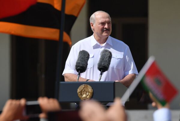 Lukashenko: Belarus, Russia Could Unite Troops in Case of Threat on Western Border - Sputnik International