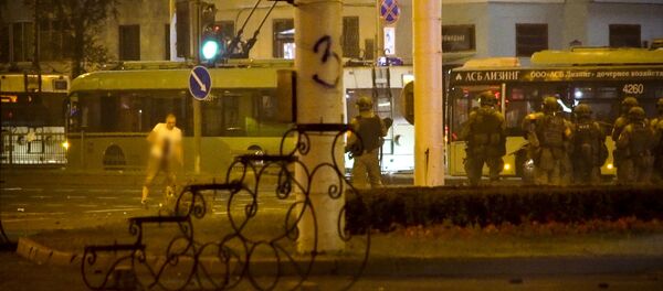 This image taken from the Associated Press Television footage filmed on Monday, Aug. 10, 2020, shows a protester recognised as Alexander Taraikovsky with a wound during a rally after the Belarusian presidential election in Minsk, Belarus, Sunday, Aug. 9. - Sputnik International