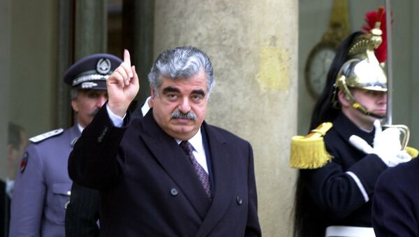 Lebanese Prime Minister Rafik Hariri leaves the Elysee Palace following a meeting with French President Jacques Chirac in Paris, France, February 27, 2001 - Sputnik International