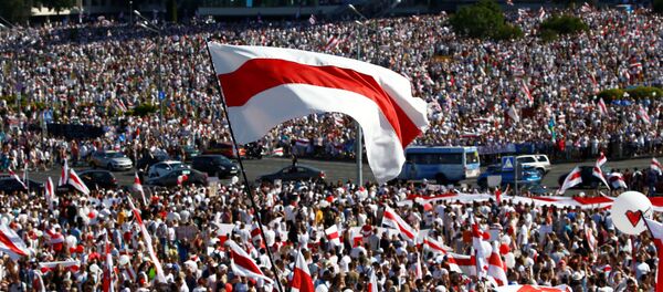 People take part in a protest against the presidential election results demanding the resignation of Belarusian President Alexander Lukashenko and the release of political prisoners, in Minsk, Belarus August 16, 2020. People take part in a protest against the presidential election results demanding the resignation of Belarusian President Alexander Lukashenko and the release of political prisoners, in Minsk, Belarus August 16, 2020. - Sputnik International