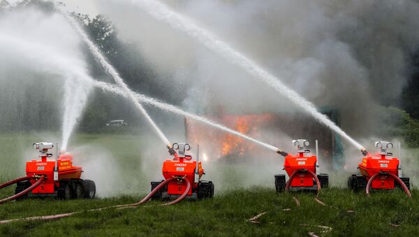 Remotely controlled robotic fire fighting equipment extinguish a mock fire during a drill in Kolkata, India, Thursday, Aug. 6, 2020 - Sputnik International