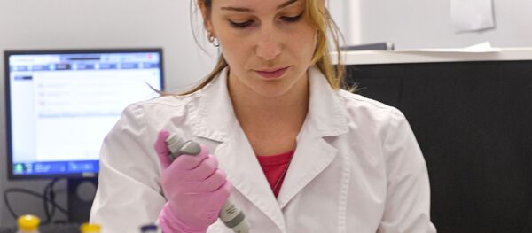 A scientist works inside a laboratory of the Gamaleya Research Institute of Epidemiology and Microbiology during the production and laboratory testing of a vaccine against the coronavirus disease (COVID-19), in Moscow, Russia - Sputnik International