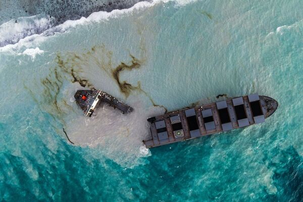 This aerial picture taken on 16 August 2020, shows the bulk carrier MV Wakashio that ran aground and broke into two parts near Blue Bay Marine Park, Mauritius. - Sputnik International