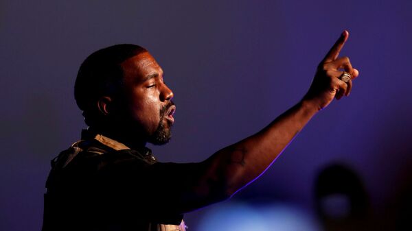 Rapper Kanye West makes a point as he holds the first rally in support of his presidential bid in North Charleston, South Carolina, US, 19 July 2020 - Sputnik International