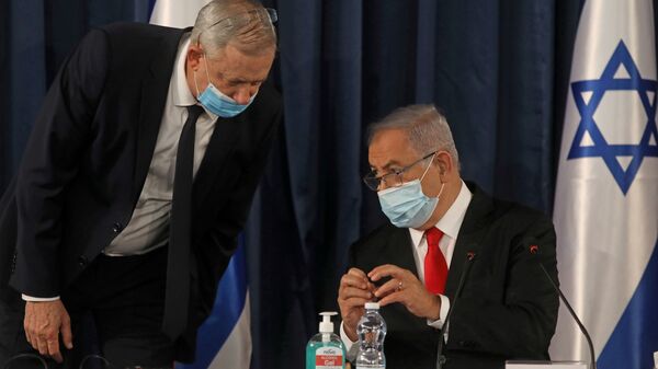 FILE PHOTO: Israeli Prime Minister Benjamin Netanyahu speaks with Alternate Prime Minister and Defence Minister Benny Gantz, as they both wear a protective mask due to the ongoing coronavirus disease (COVID-19) pandemic, during the weekly cabinet meeting in Jerusalem June 7, 2020 - Sputnik International