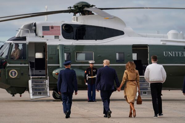 Video Showing How Melania Trump Refuses President's Hand Sparks New Rumours About Their Marriage  - Sputnik International