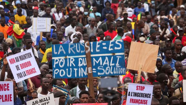 Supporters of the Imam Mahmoud Dicko and other opposition political parties attend a mass protest demanding the resignation of Mali's President Ibrahim Boubacar Keita in Bamako, Mali August 11, 2020. - Sputnik International