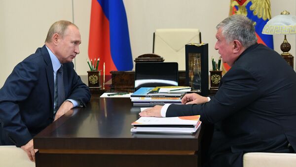 Working meeting of President of the Russian Federation Vladimir Putin with the head of Rosneft company Igor Sechin - Sputnik International