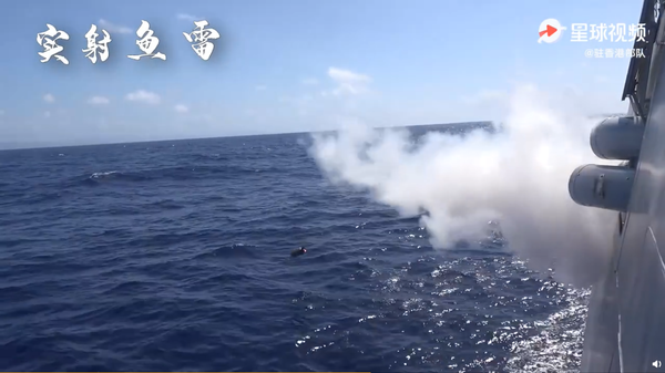 Photos: PLA Warships Engage in Live-Fire Drills in South China Sea as US Carrier Launches Aircraft - Sputnik International