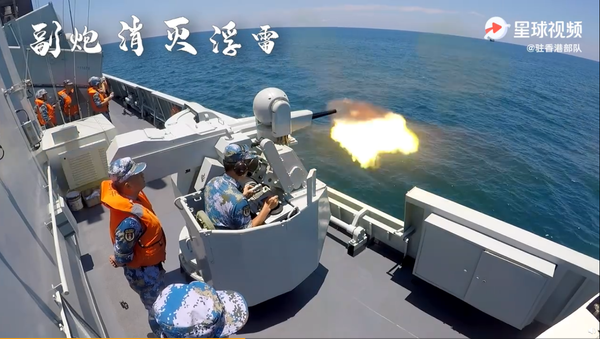 The Chinese corvette Huizhou fires one of its 30-millimeter cannons during live-fire drills in the South China Sea on August 15, 2020 - Sputnik International