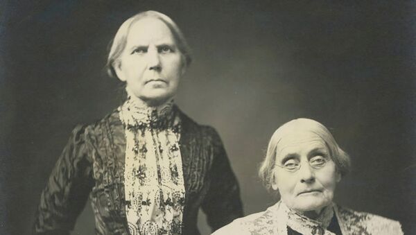 Women's suffrage activists Susan B. Anthony (R) and her sister Mary Anthony pose in an undated photograph taken on Susan's 85th birthday in 1905, a year before her death. - Sputnik International