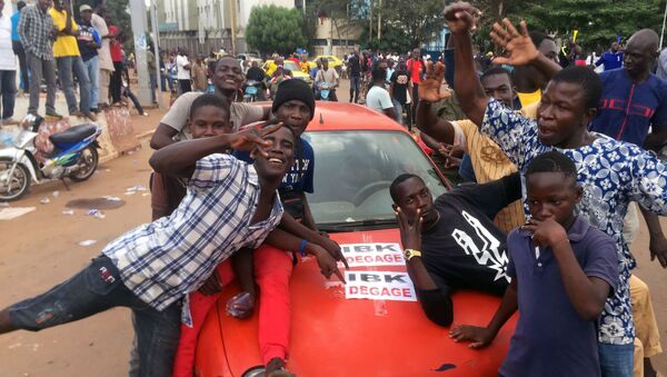 Opposition supporters at Independence Square in Bamako - Sputnik International