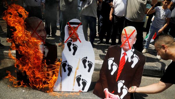 Palestinians burn cutouts depicting U.S. President Donald Trump and Abu Dhabi Crown Prince Mohammed bin Zayed al-Nahyan and Israeli Prime Minister Benjamin Netanyahu during a protest against the United Arab Emirates' deal with Israel to normalise relations, in Nablus in the Israeli-occupied West Bank August 14, 2020.  - Sputnik International