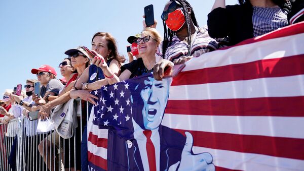 Supporters of Donald Trump wait for him as he arrives in Cleveland in the swing state of Ohio in August 2020 - Sputnik International