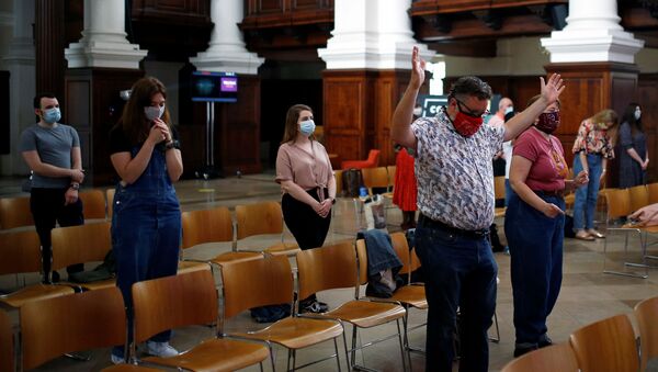Worshippers attend a Sunday morning service at the Christ Church Spitalfields, amid the spread of the coronavirus disease (COVID-19), in London, Britain August 16, 2020. REUTERS/Henry Nicholls - Sputnik International