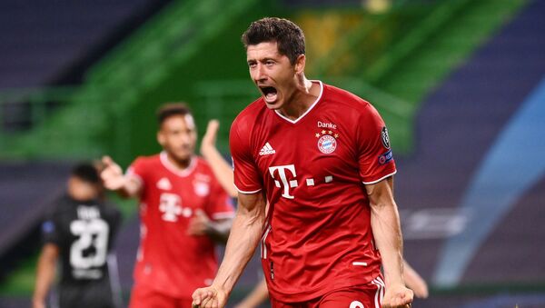 Bayern Munich's Robert Lewandowski celebrates scoring their third goal - Sputnik International