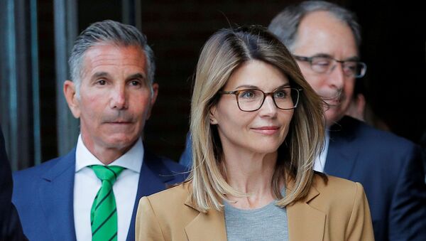 Actor Lori Loughlin, and her husband, fashion designer Mossimo Giannulli, leave the federal courthouse after facing charges in a nationwide college admissions cheating scheme, in Boston, Massachusetts, U.S., April 3, 2019. - Sputnik International