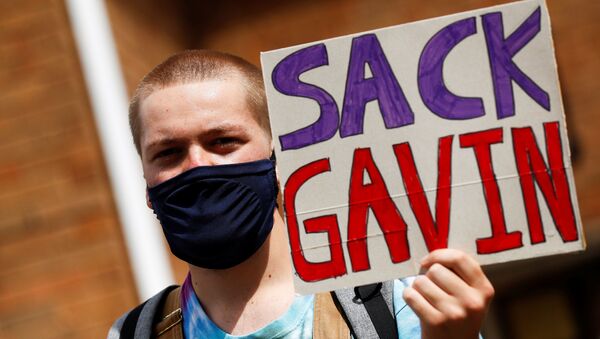 A-level student holds a placard during a protest about the exam results at the constituency offices of Education Secretary Gavin Williamson, amid the spread of the coronavirus disease (COVID-19), in South Staffordshire, Britain, August 17, 2020. REUTERS/Jason Cairnduff - Sputnik International